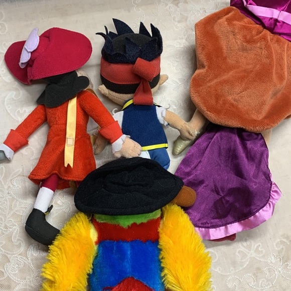 Bundle of 4 Pirate themed plush Jake, Princes, Parrot & Captain Hook Disney - Picture 9 of 9